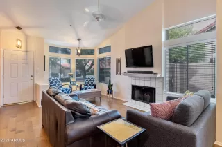 Photo #5: 6299108 Listing