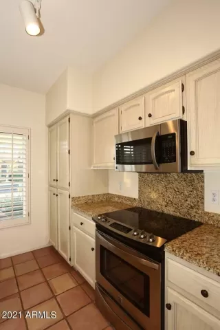 Photo #5: 6302686 Listing