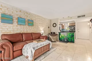 Photo #6: 6303930 Listing 