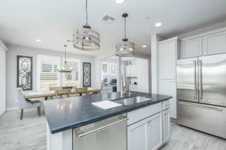 Photo #6: 6307974 Listing