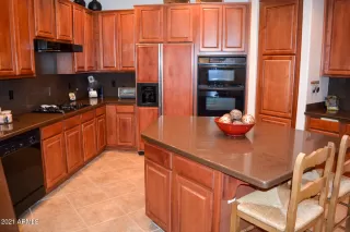 Photo #5: 6308259 Listing