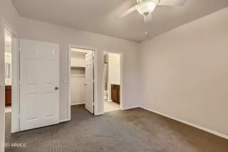 Photo #4: 6309926 Listing