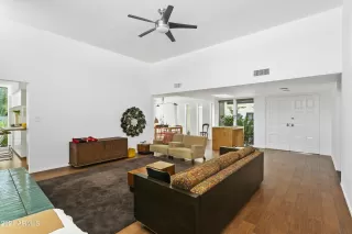 Photo #5: 6310667 Listing