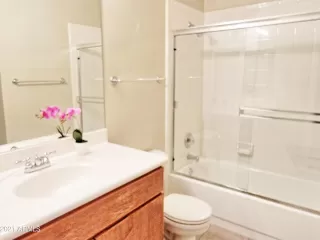 Photo #5: 6311753 Listing