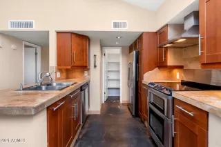 Photo #1: 6313483 Listing 