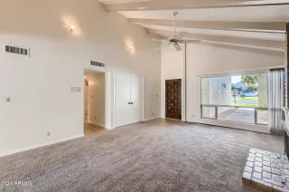 Photo #5: 6315222 Listing