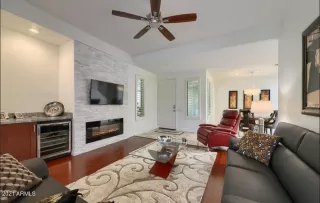 Photo #4: 6317177 Listing