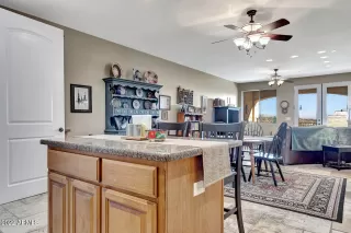 Photo #6: 6317303 Listing