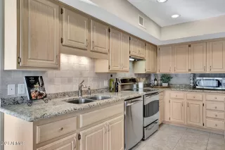 Photo #3: 6318016 Listing