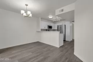 Photo #5: 6318290 Listing