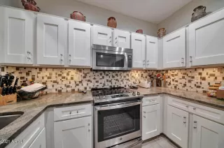 Photo #6: 6318371 Listing