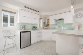 Photo #2: 6318986 Listing 