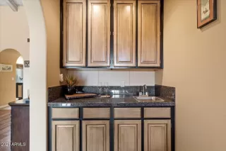 Photo #6: 6319144 Listing