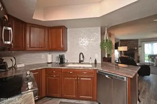 Photo #6: 6320038 Listing 