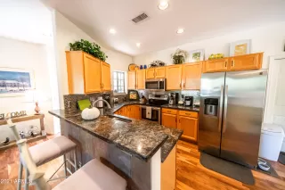 Photo #5: 6320816 Listing