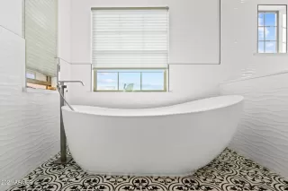 Photo #5: 6321424 Listing