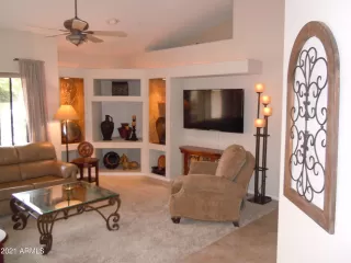 Photo #4: 6322830 Listing