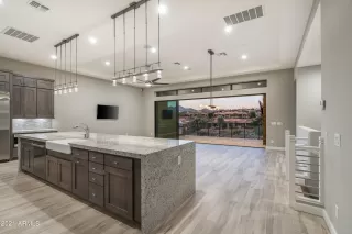 Photo #4: 6323400 Listing