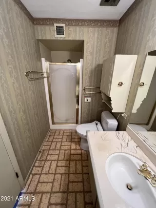 Photo #5: 6323444 Listing