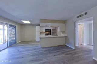 Photo #5: 6324619 Listing