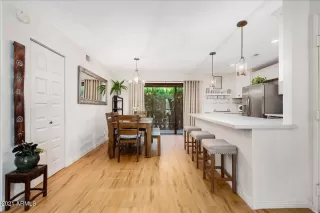 Photo #5: 6325599 Listing