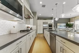 Photo #5: 6327352 Listing