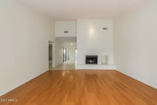 Photo #5: 6327727 Listing