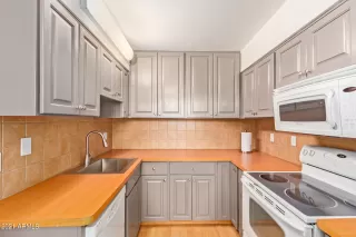Photo #6: 6328723 Listing
