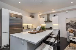 Photo #3: 6329702 Listing