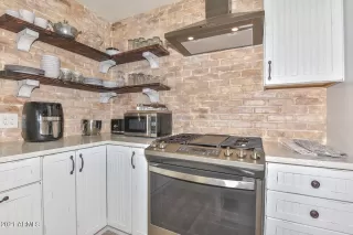 Photo #6: 6330213 Listing