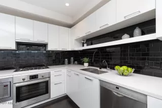 Photo #4: 6330924 Listing