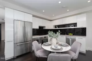 Photo #5: 6330924 Listing