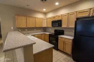 Photo #5: 6331830 Listing