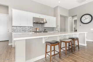 Photo #5: 6332135 Listing