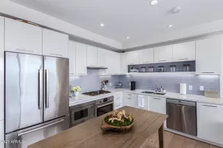 Photo #5: 6332330 Listing