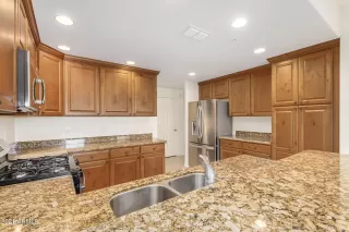 Photo #6: 6333081 Listing