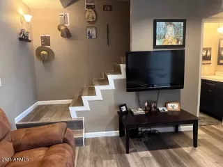 Photo #5: 6334111 Listing