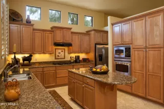 Photo #2: 6334285 Listing