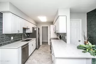 Photo #5: 6334587 Listing