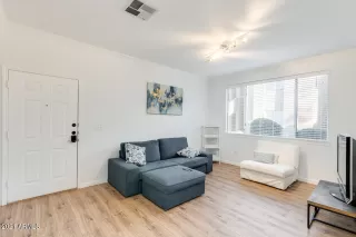 Photo #5: 6335035 Listing