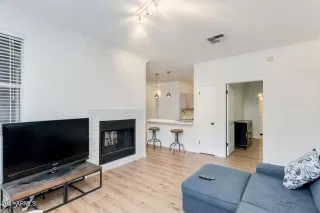 Photo #6: 6335035 Listing