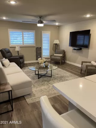 Photo #5: 6335794 Listing