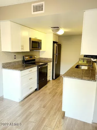 Photo #6: 6336677 Listing