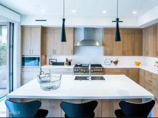 Photo #2: 6336696 Listing