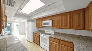 Photo #3: 6336956 Listing