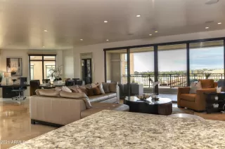 Photo #5: 6337328 Listing