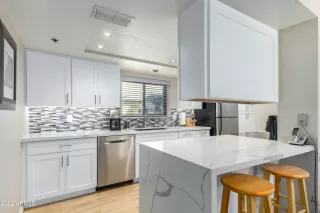 Photo #6: 6339253 Listing