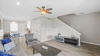 Photo #4: 6340567 Listing