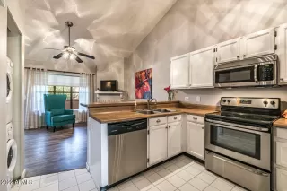 Photo #3: 6341386 Listing