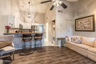 Photo #5: 6341386 Listing